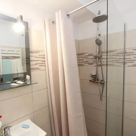 Piata Sudului Host * בוקרשט